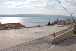 Apartments by the sea Pisak, Omis - 4815