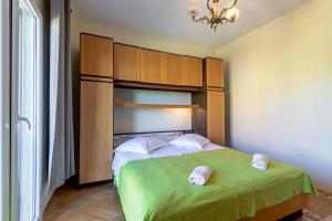 Apartments and rooms with parking space Jelsa - Hvar - 4028