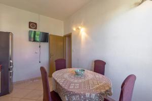 Apartments and rooms with parking space Jelsa, Hvar - 4028