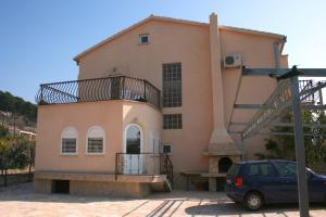 Apartments by the sea Duce, Omis - 4852 