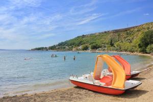 Apartments by the sea Duce, Omis - 4852 