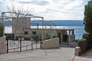 Apartments by the sea Nemira, Omis - 4834