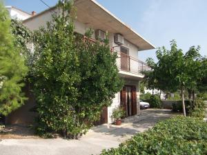 Apartments by the sea Nemira, Omis - 4834