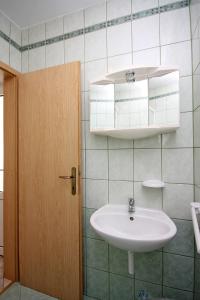 Apartments by the sea Kampor, Rab - 5059