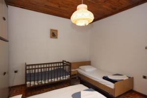 Family-friendly apartments with swimming pool Mundanije, Rab - 5072