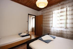 Family-friendly apartments with swimming pool Mundanije, Rab - 5072