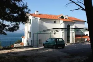 Apartments by the sea Balica Rat, Omis - 4868 - Celina