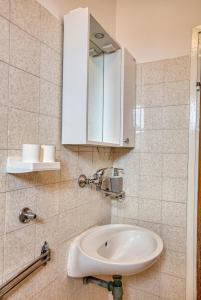 Apartments by the sea Tisno, Murter - 5130