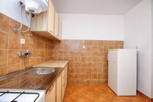 Apartments by the sea Tisno, Murter - 5130