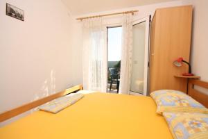 Apartments with parking space Maslinica, Solta - 5184