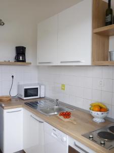 Apartments with parking space Maslinica, Solta - 5176