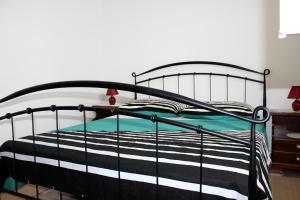 Family-friendly apartments with swimming pool Rogac, Solta - 5183