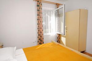 Apartments with parking space Banjol, Rab - 4956