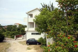 Apartments with a parking space Kampor, Rab - 5018 