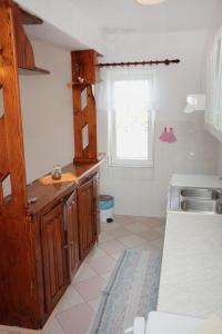 Apartments with parking space Kampor, Rab - 5029