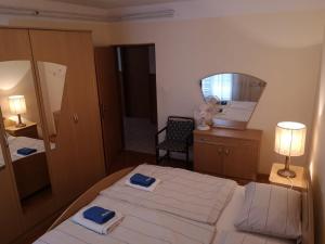 Apartments with parking space Kampor, Rab - 5032