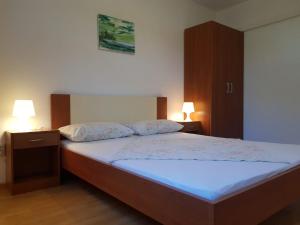 Apartments with parking space Banjol, Rab - 5071