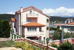 Apartments and rooms by the sea Supetarska Draga - Donja, Rab - 5033