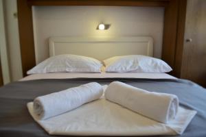 Family-friendly apartments with swimming pool Mundanije, Rab - 5072