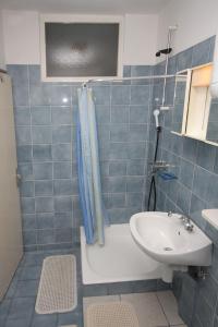 Apartments by the sea Banjol, Rab - 4952