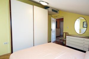 Apartments and rooms by the sea Supetarska Draga - Donja, Rab - 5033