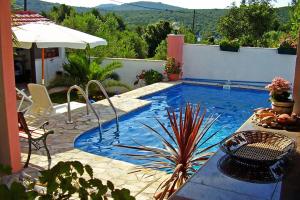 Family friendly apartments with a swimming pool Maslinica, Solta - 5180