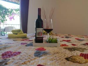 Apartments by the sea Rogac, Solta - 5166