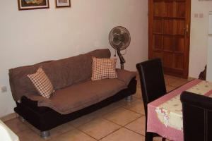 Family-friendly apartments with swimming pool Maslinica, Solta - 5180