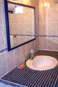 Family-friendly apartments with swimming pool Maslinica, Solta - 5180