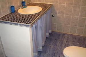 Family-friendly apartments with swimming pool Maslinica, Solta - 5180