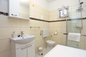 Apartments by the sea Poljica, Trogir - 5199