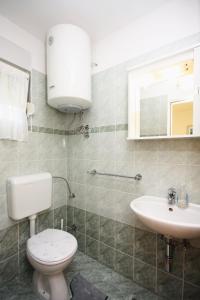 Apartments with parking space Banjol, Rab - 5041