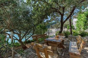 Apartments by the sea Cove Pokrivenik, Hvar - 5223