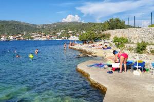 Apartments by the sea Vinisce, Trogir - 5982