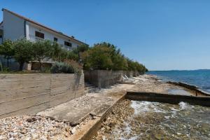 Family friendly seaside apartments Kozino, Zadar - 5756 