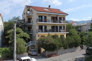 Apartments with a parking space Novi Vinodolski - 6567