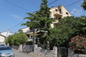 Apartments with a parking space Novi Vinodolski - 6567 