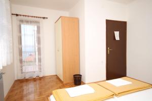 Apartments with a parking space Novi Vinodolski - 6567