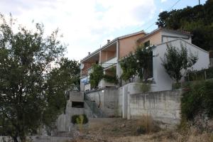 Apartments with a parking space Brela, Makarska - 6884 