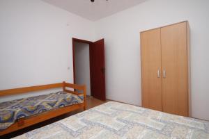 Apartments by the sea Kustici, Pag - 6449