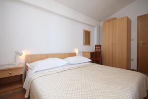 Apartments by the sea Podgora, Makarska - 6774