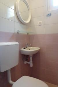 Apartments by the sea Brist, Makarska - 6813