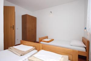 Apartments with parking space Starigrad, Paklenica - 6618