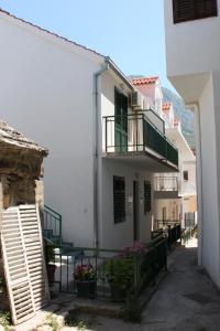 Apartments by the sea Zaostrog, Makarska - 6659 