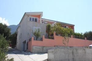 Apartments with a parking space Podgora, Makarska - 6911 