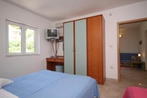 Apartments by the sea Podgora, Makarska - 6725