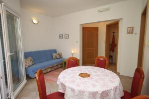 Apartments by the sea Podgora, Makarska - 6725