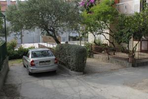 Apartments with a parking space Makarska - 6691