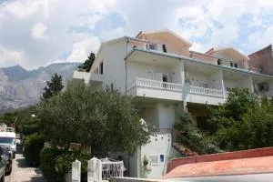 Apartments with a parking space Makarska - 6636 - 波利察