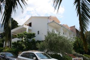 Apartments with a parking space Makarska  6636